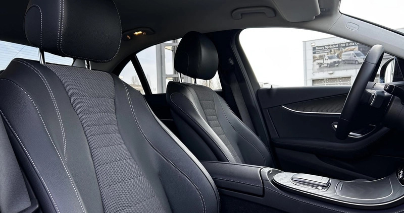 Mercedes-Benz Klasa E cena 245900 przebieg: 24100, rok produkcji 2023 z Strzegom małe 407